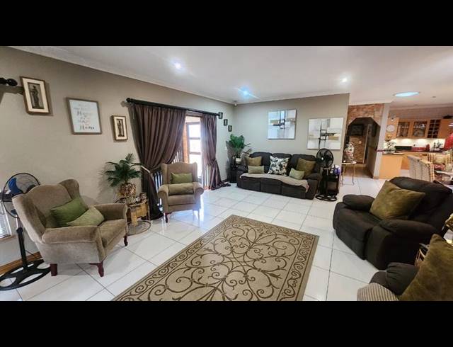 3 BEDROOM CLUSTER FOR SALE IN NEWMARKET